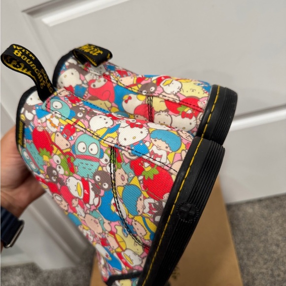 NEW rare doc marten x hello kitty high top sneaker boot size 8.5 - Picture 5 of 6
